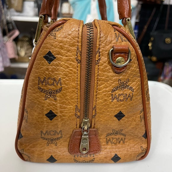 Authentic MCM Boston 26cm - Picture 4 of 16